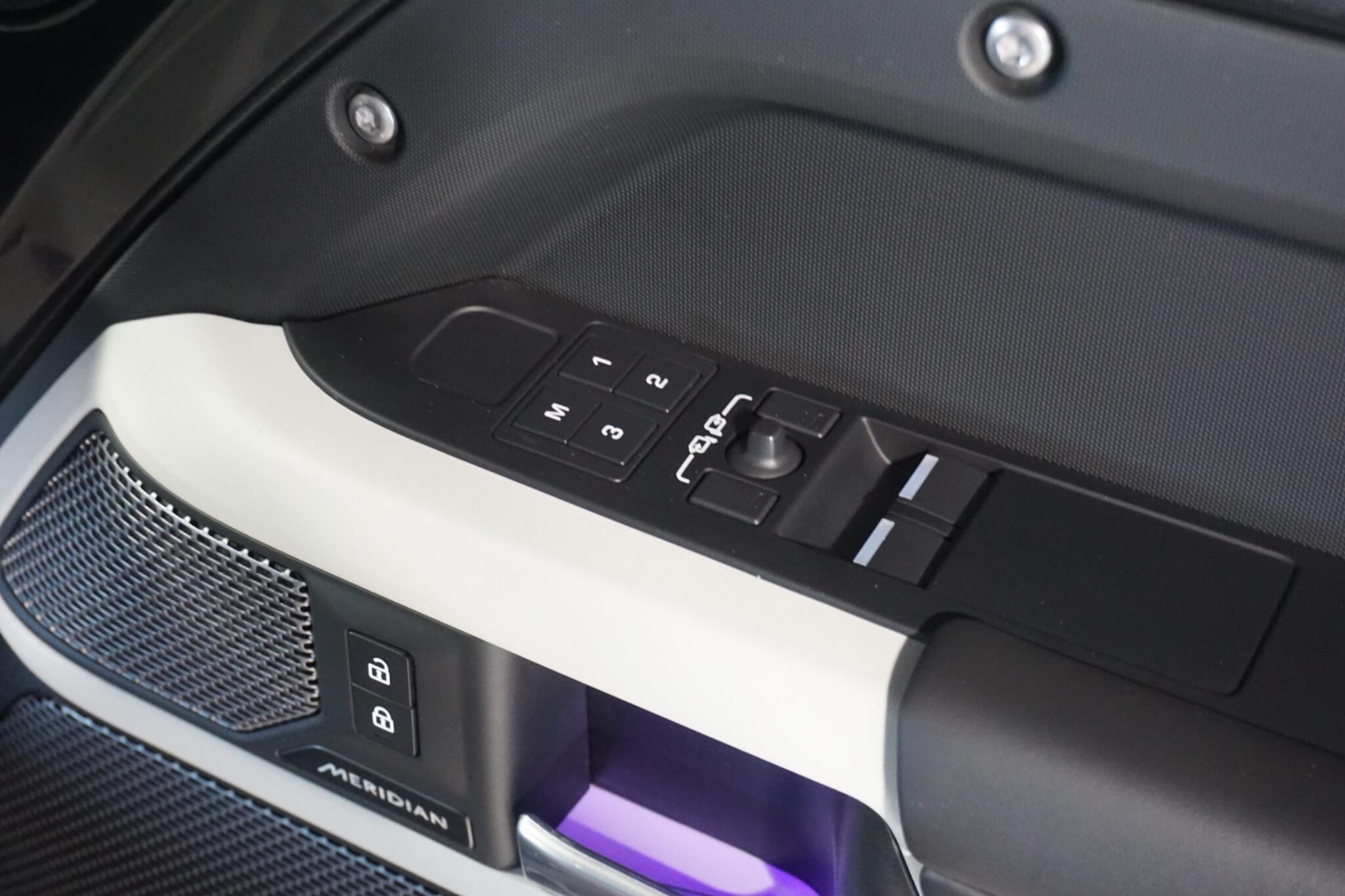 Land Rover Defender 90 3.0 D300 MHEV X-Dynamic HSE Hard Top SUV 3dr Diesel Auto 4WD SWB Euro 6 (s/s) (300 ps)